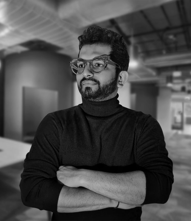 Krossdressing femdom rasmlar Xotin uning yonida uxlaydi va eri sevgilisini sikadi.